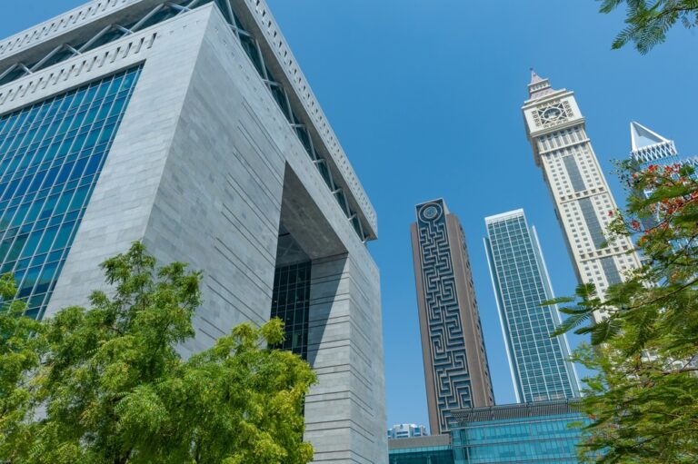 5 Common Mistakes People Make When Hiring a Real Estate Lawyer